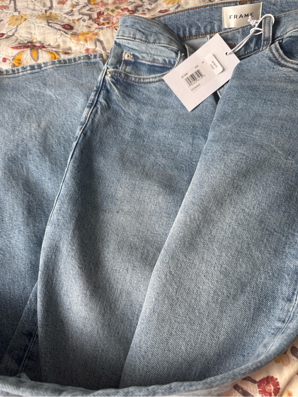 Frame Rodeo Low-Rise Boot Cut Jeans - Picture 4 of 6
